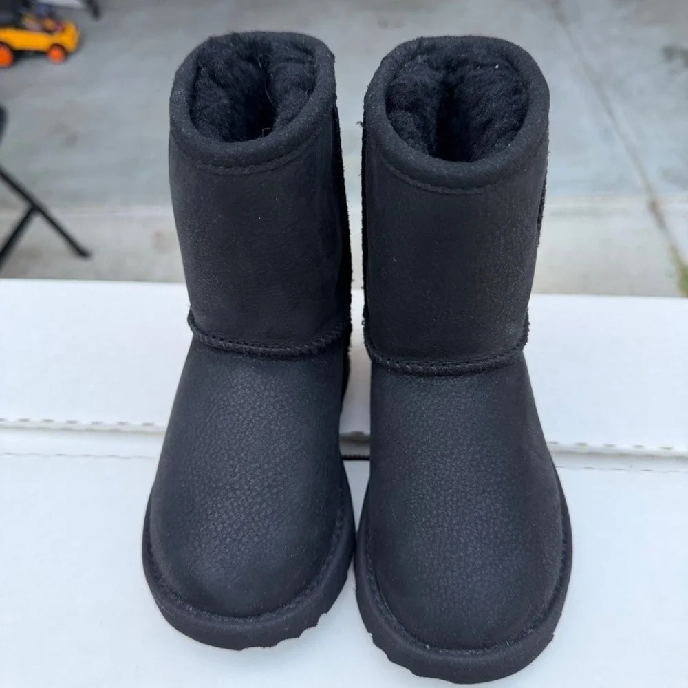 UGG Kids' Classic II‎ Waterproof Boots Toddler 8 Black